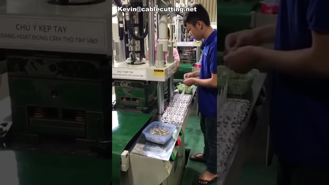 Maschine zum Spritzgießen von Metalleinsätzen für Speicherkarten – Hochpräzise Insert-Molding-Technologie
