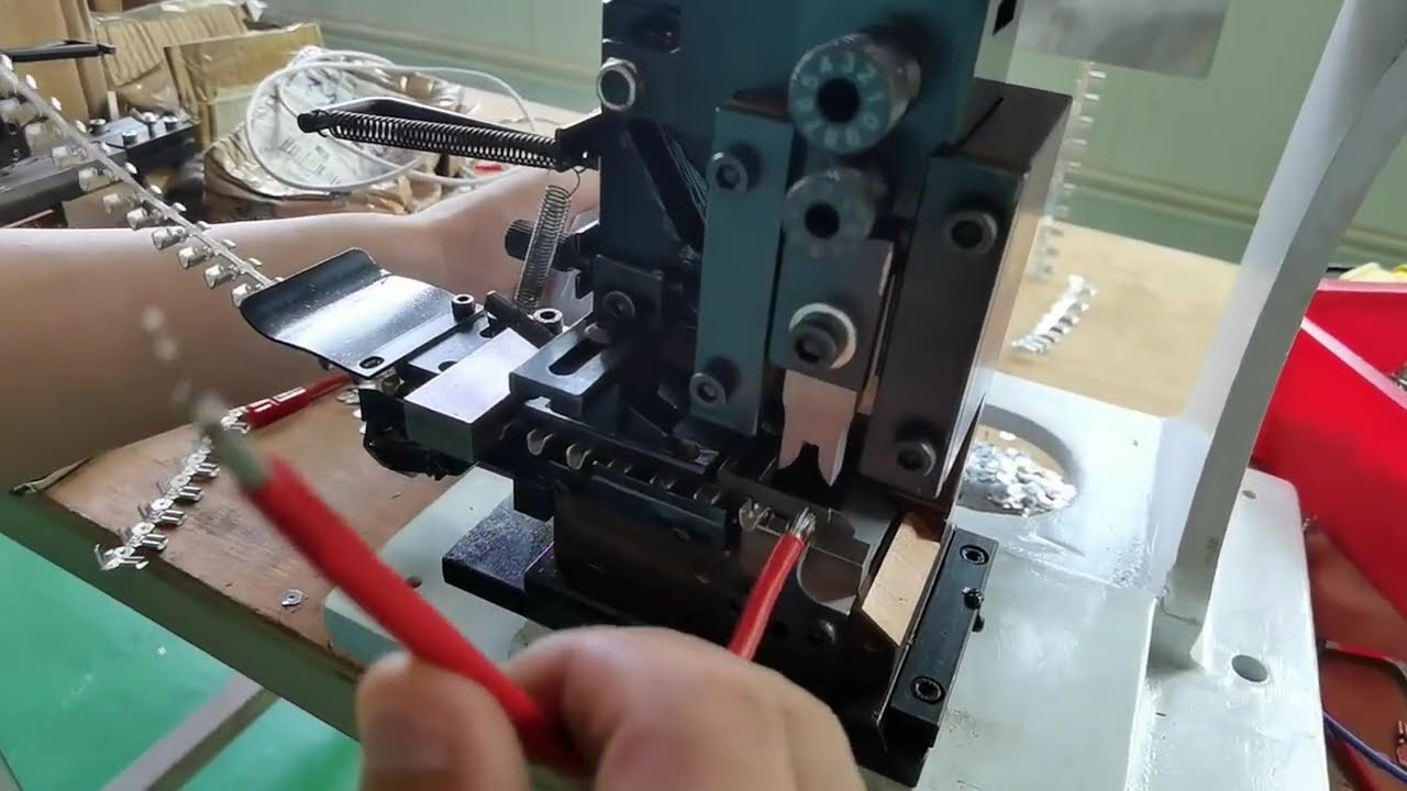 2T Anschlussquetschmaschine mit Horizontalform – Höchste Effizienz für die Kabelverarbeitung