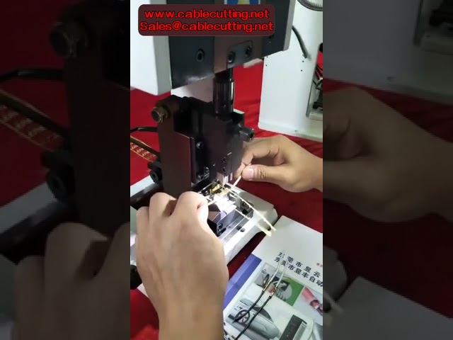Touchscreen YHT2 Abisolier- und Schneidemaschine für Rundkabel 3-13mm | Automatische Doppelrund-Abisolieranlage