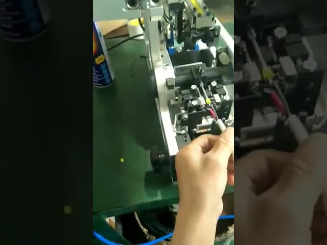 Automatische Kabelabdichtungs- und Crimpmaschine – Stecker einsetzen, einfädeln & abisolieren