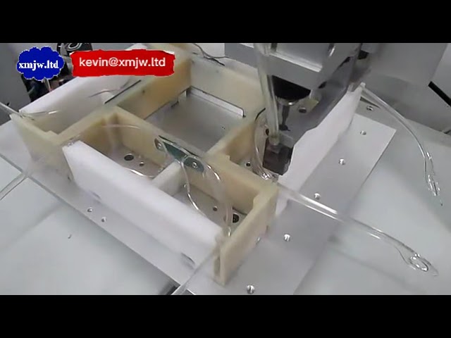 Industrieller Schraubautomat mit Spannvorrichtung – Effiziente Verschraubung für Montagelinien