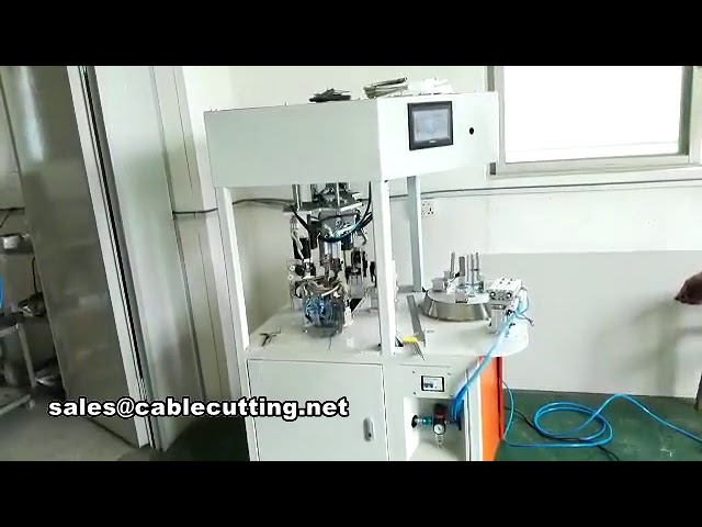 Automatische Wickel- und Bindemaschine für Heißwasserrohre mit drei Bändern