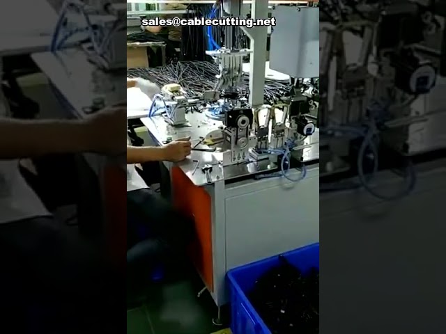 Automatische Kabelspulen-Wickel- und Bindemaschine in Aktion