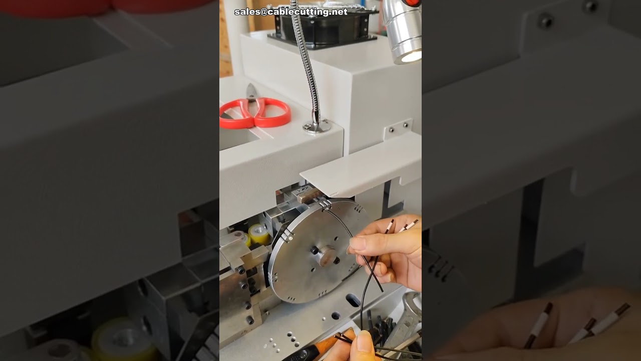Automatische Schrumpfschlauch-Einführ- und Heizmaschine: Einrichtung in der Fabrik #Maschine #DIY