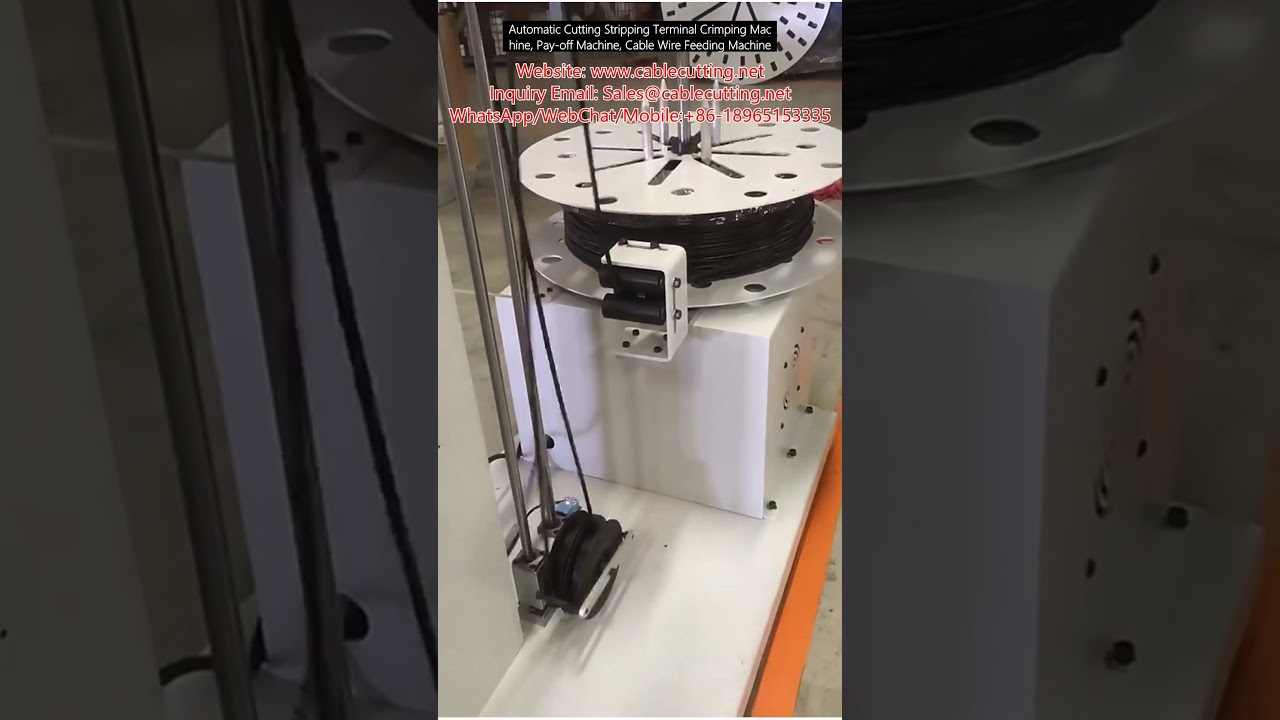 Vollautomatische Schneid-, Abisolier- und Crimpmaschine mit Abspuler und Kabelzuführung