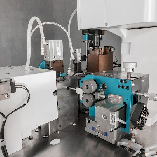 Automatischer Kabelabisolierer, Crimper, Verzwirbler Thumb