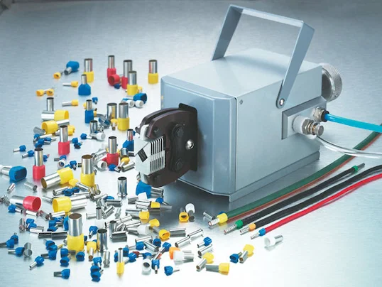 Pneumatische Kontaktcrimpmaschine 6-4